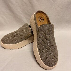 White Mountain Dystant Slip-On Platform Sneakers - Gold Knit - Size 6.5